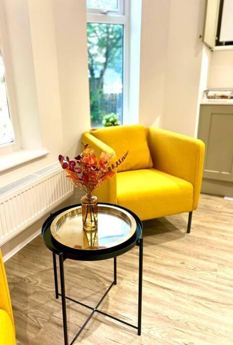 Brand New Apt - Beach Breeze Spacious 1-Bedroom Apartment With Parking - Sleeps 4 Ppl- Internet Bournemouth Dış mekan fotoğraf