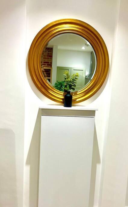 Brand New Apt - Beach Breeze Spacious 1-Bedroom Apartment With Parking - Sleeps 4 Ppl- Internet Bournemouth Dış mekan fotoğraf