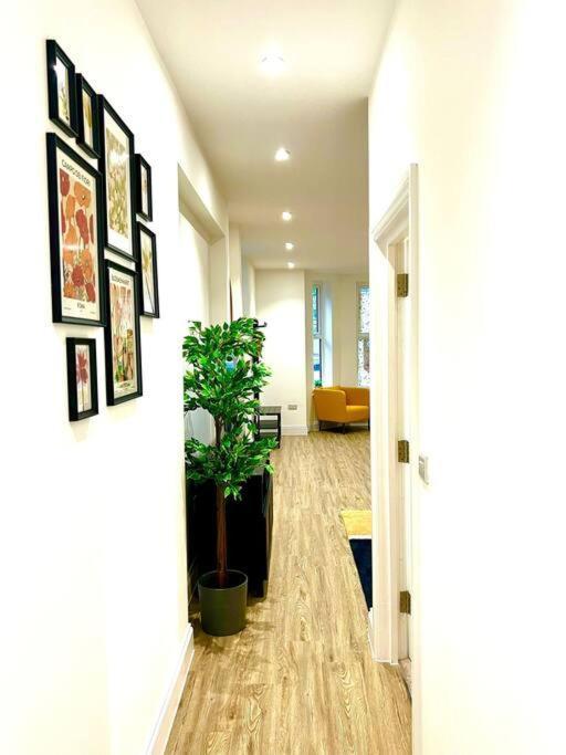 Brand New Apt - Beach Breeze Spacious 1-Bedroom Apartment With Parking - Sleeps 4 Ppl- Internet Bournemouth Dış mekan fotoğraf