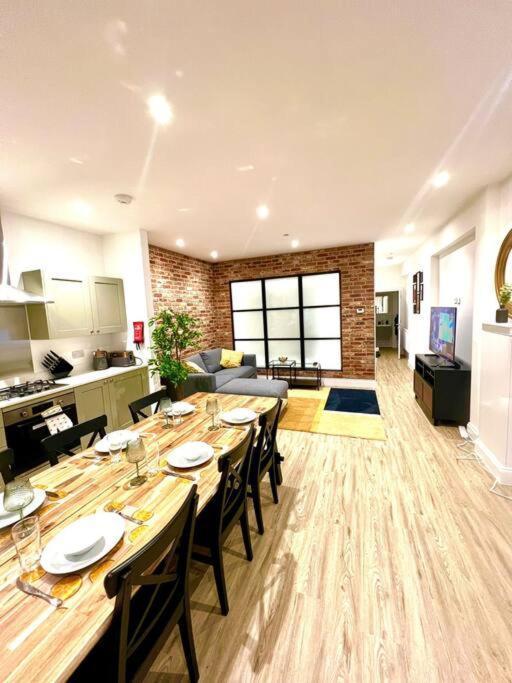 Brand New Apt - Beach Breeze Spacious 1-Bedroom Apartment With Parking - Sleeps 4 Ppl- Internet Bournemouth Dış mekan fotoğraf