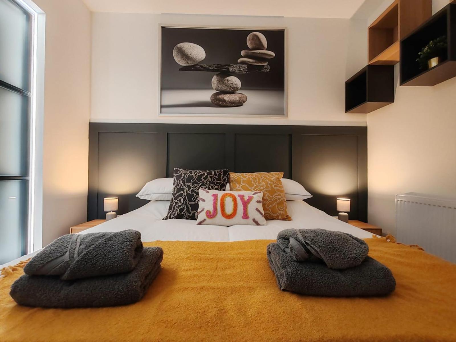 Brand New Apt - Beach Breeze Spacious 1-Bedroom Apartment With Parking - Sleeps 4 Ppl- Internet Bournemouth Dış mekan fotoğraf