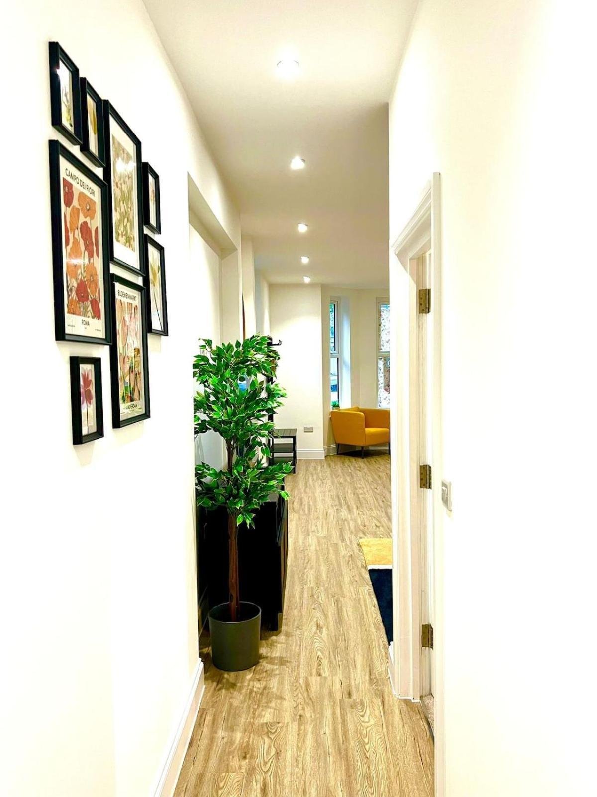 Brand New Apt - Beach Breeze Spacious 1-Bedroom Apartment With Parking - Sleeps 4 Ppl- Internet Bournemouth Dış mekan fotoğraf