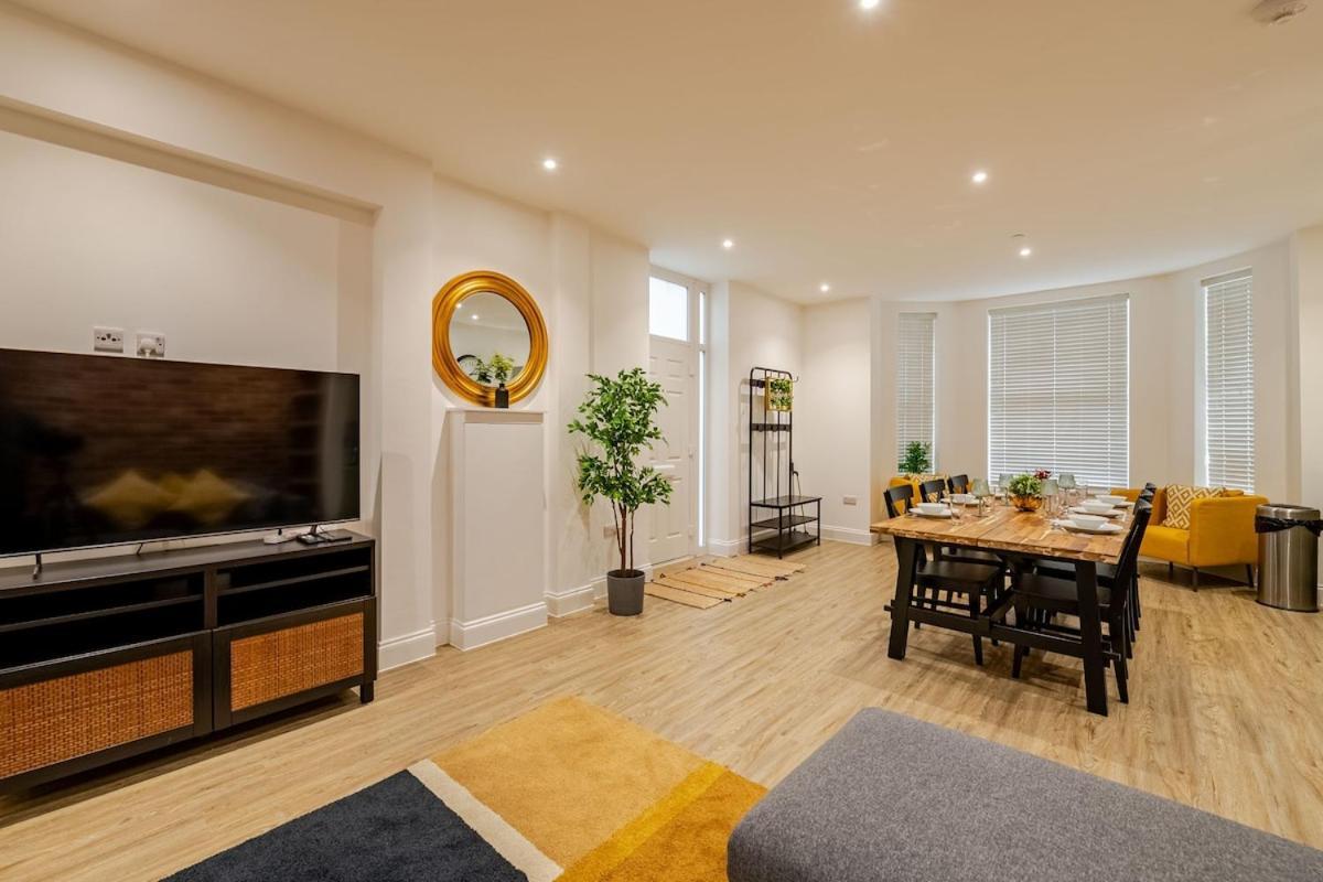 Brand New Apt - Beach Breeze Spacious 1-Bedroom Apartment With Parking - Sleeps 4 Ppl- Internet Bournemouth Dış mekan fotoğraf
