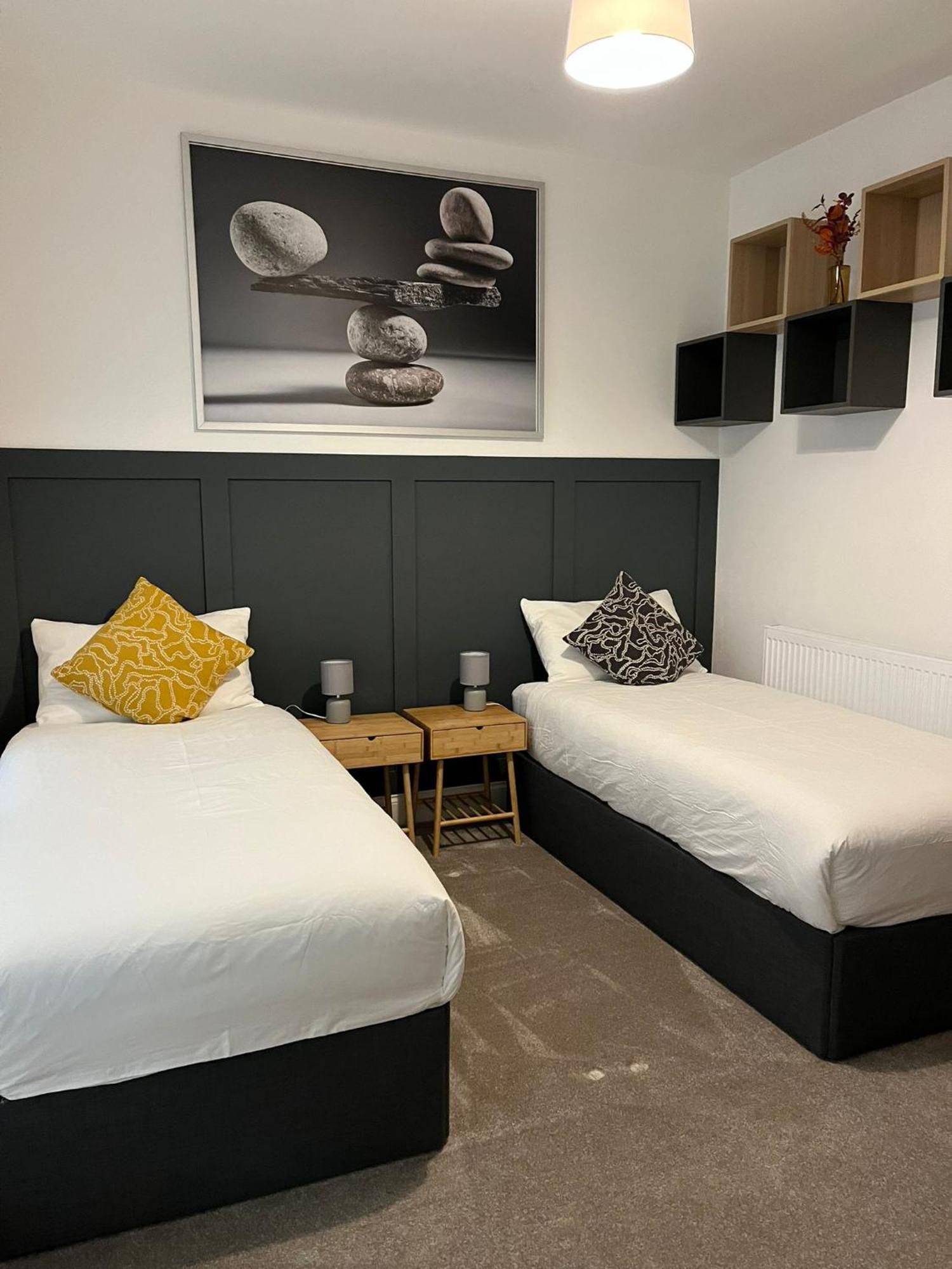 Brand New Apt - Beach Breeze Spacious 1-Bedroom Apartment With Parking - Sleeps 4 Ppl- Internet Bournemouth Dış mekan fotoğraf
