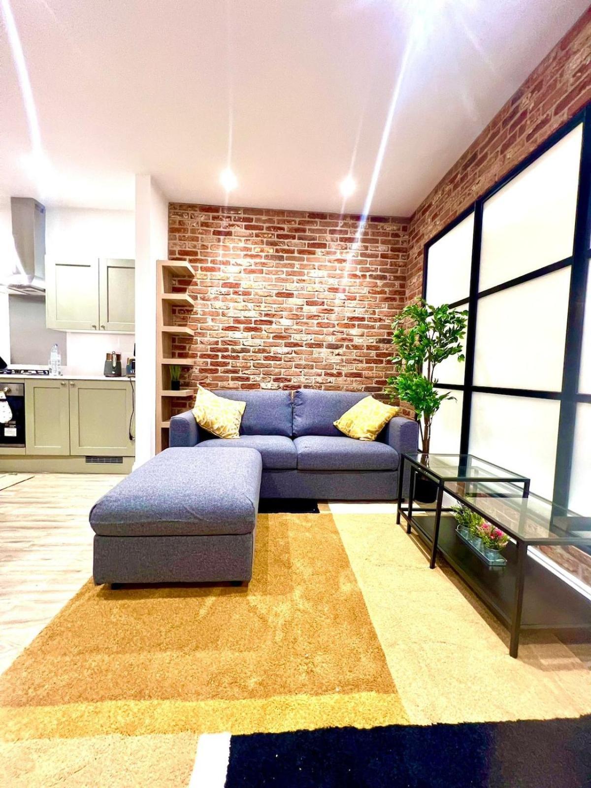 Brand New Apt - Beach Breeze Spacious 1-Bedroom Apartment With Parking - Sleeps 4 Ppl- Internet Bournemouth Dış mekan fotoğraf