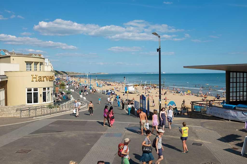 Brand New Apt - Beach Breeze Spacious 1-Bedroom Apartment With Parking - Sleeps 4 Ppl- Internet Bournemouth Dış mekan fotoğraf