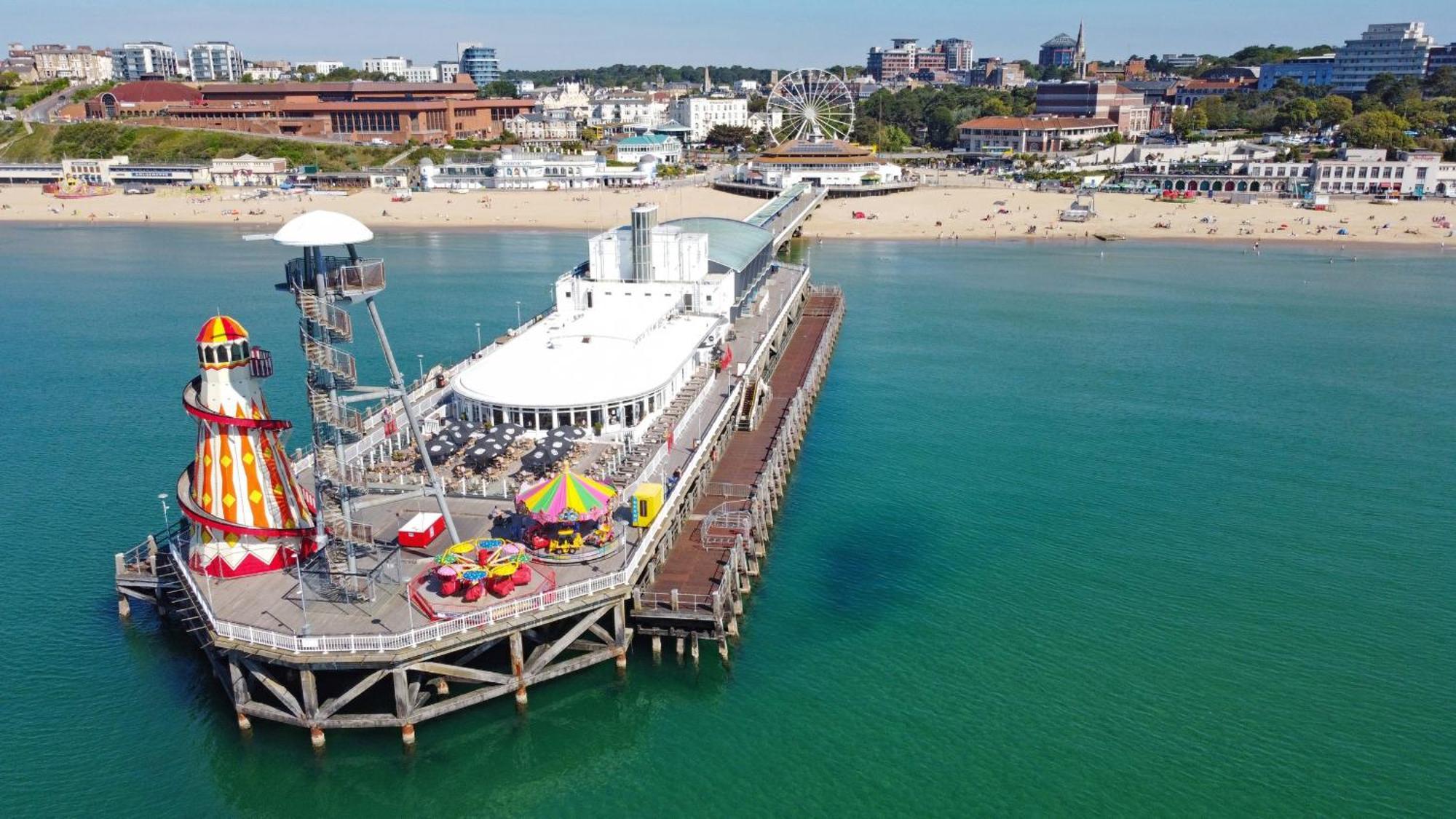 Brand New Apt - Beach Breeze Spacious 1-Bedroom Apartment With Parking - Sleeps 4 Ppl- Internet Bournemouth Dış mekan fotoğraf